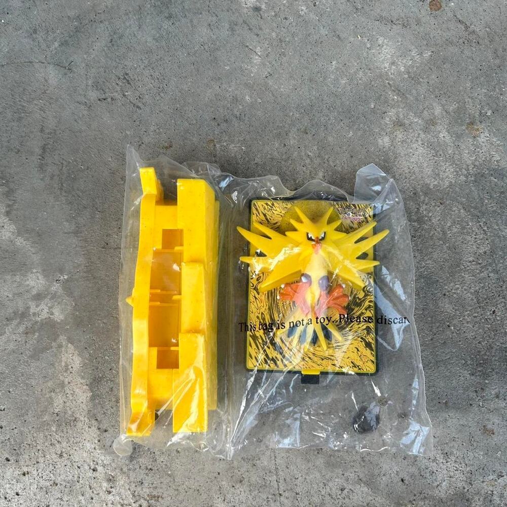 Pokemon 2000 card case